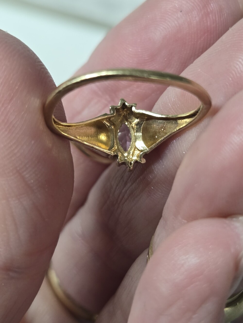 Vintage 10kt Gold Ring with Light Purple Oval Stone - Picture 7 of 10